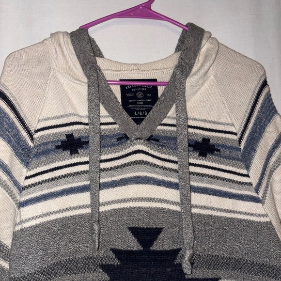 American Eagle Aztec Patterned Gray and Cream Women's Sweater - Picture 4 of 4